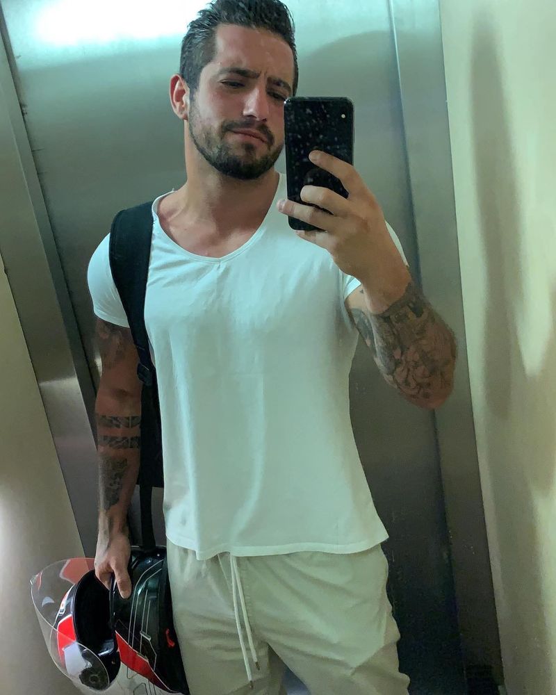 Alex, 33