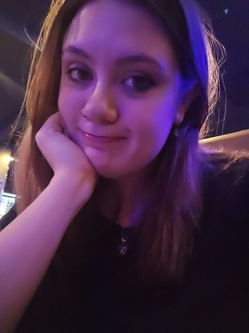 Amber, 20