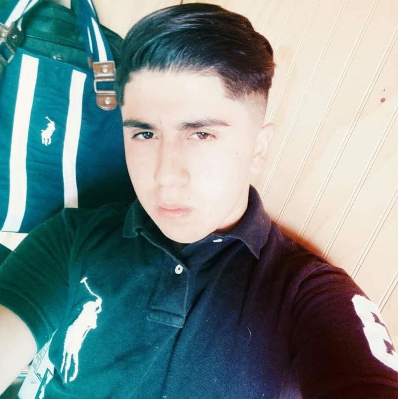 Alejandro, 24