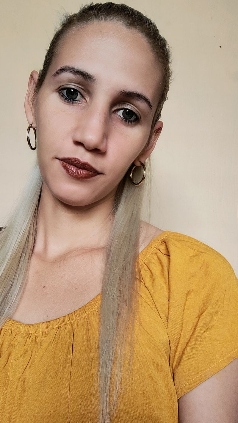Yesi, 28