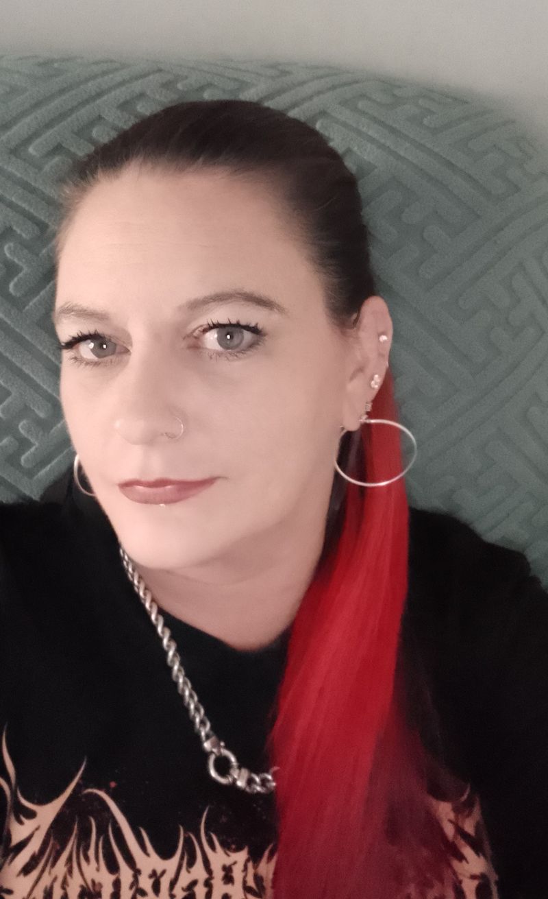 Alison, 44