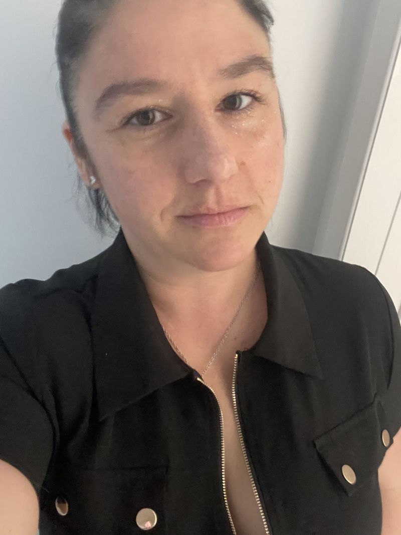 Julie, 44