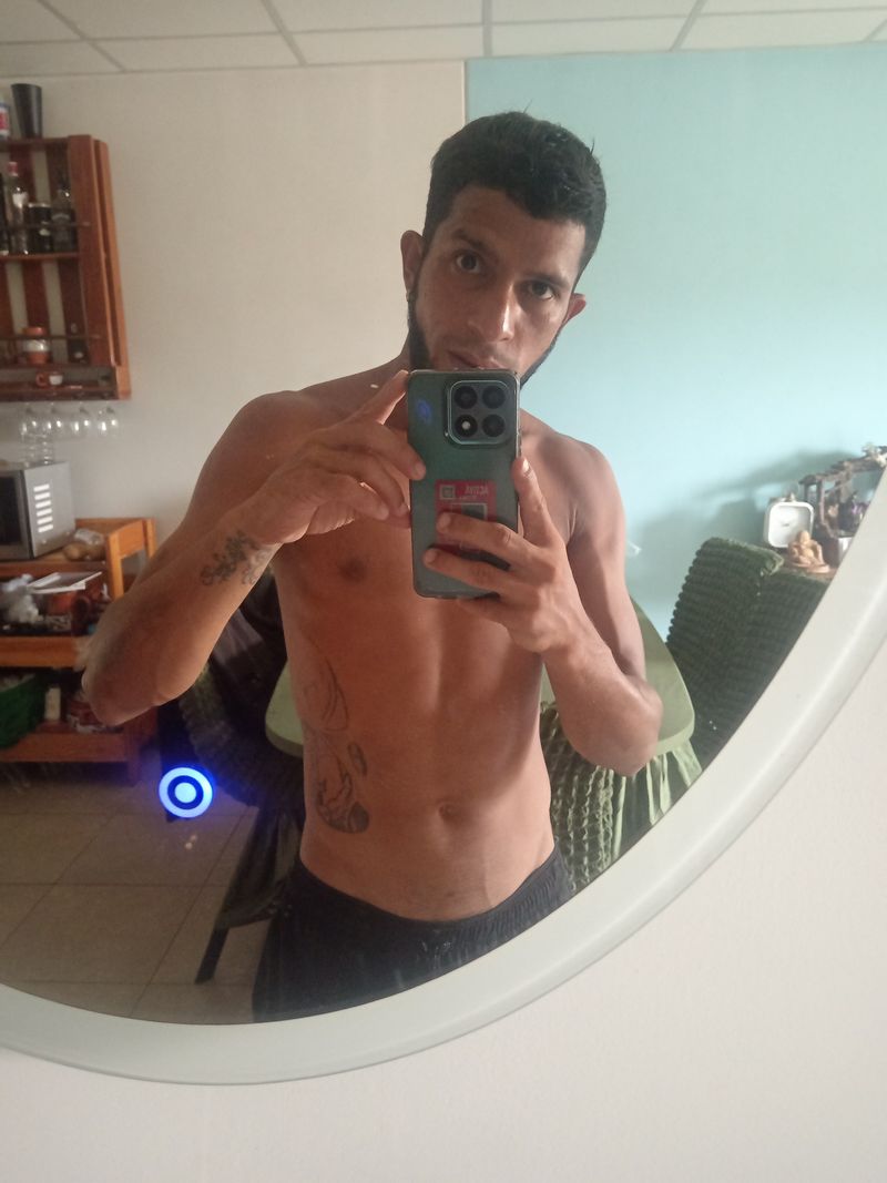 Felix Oswaldo, 34