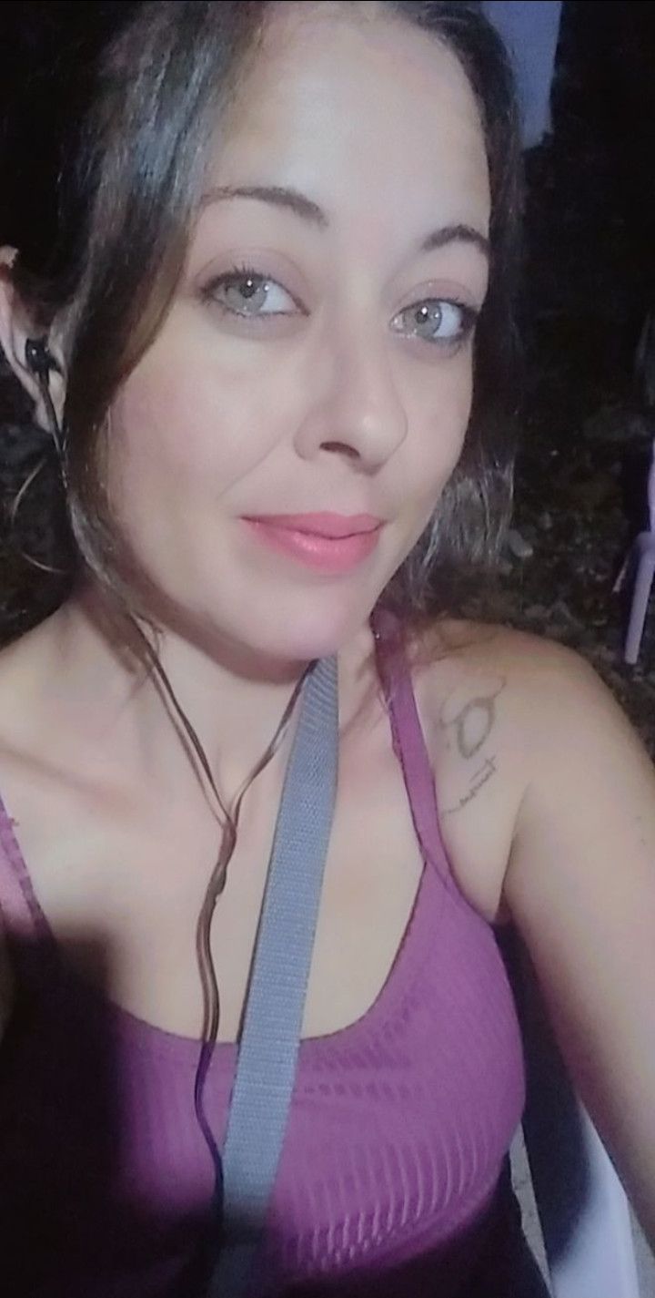 Bella, 34