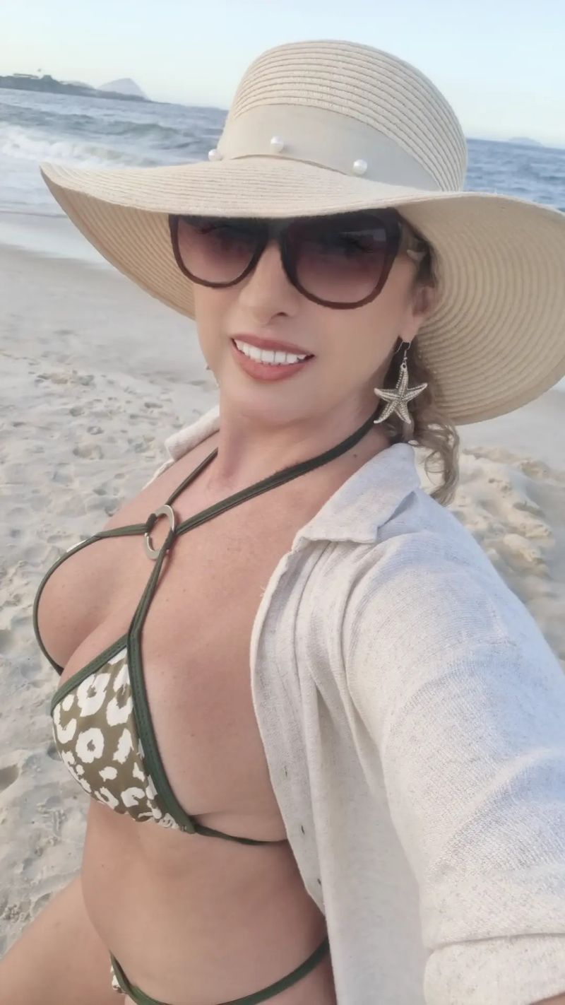 Ciara, 49