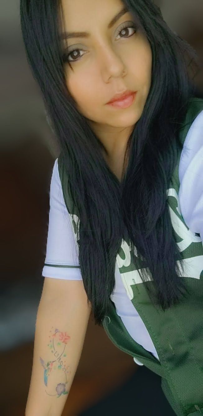 Nina, 35