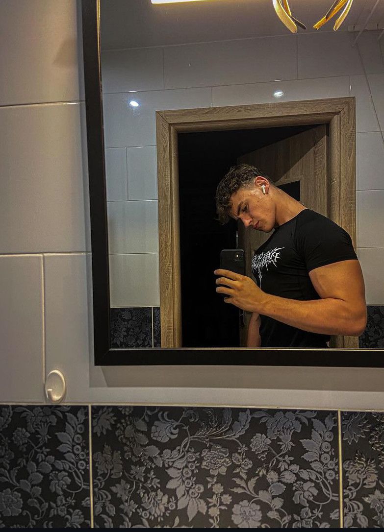Alek, 19