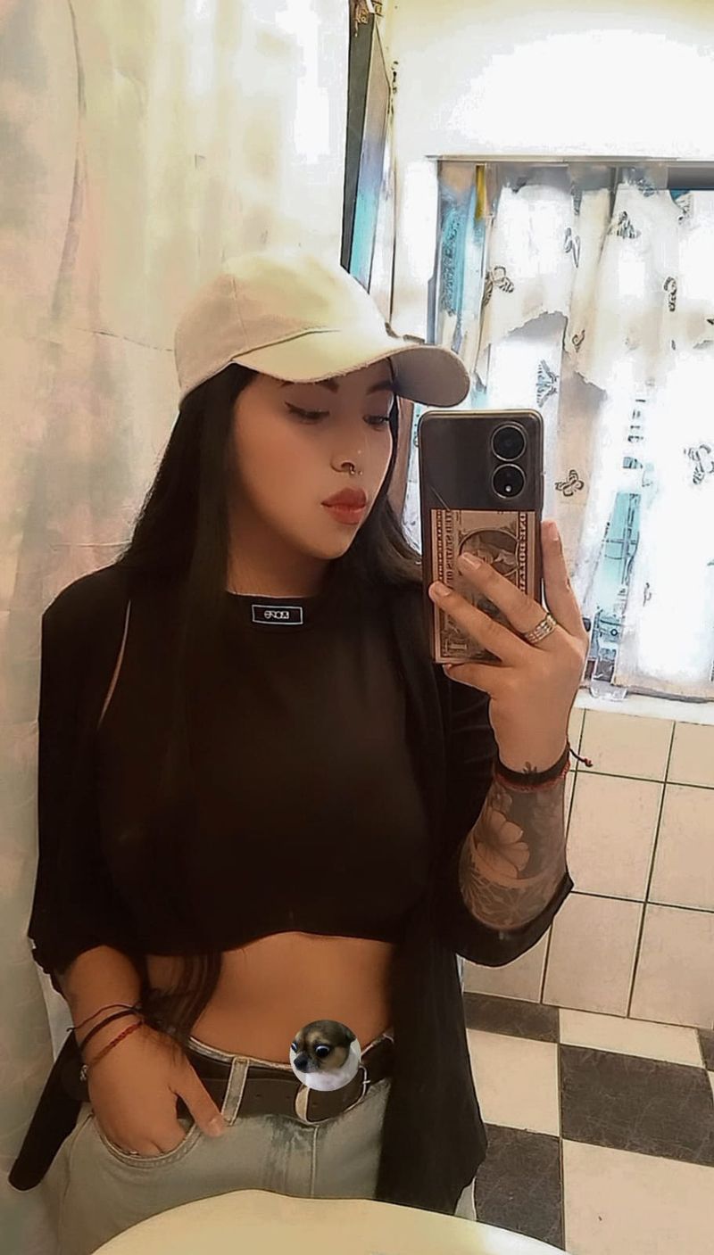 Camila, 23