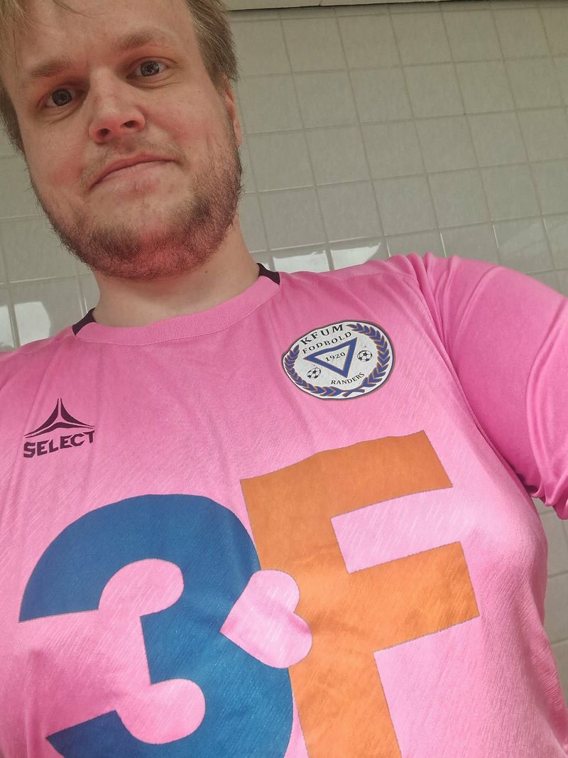 Daniel, 28