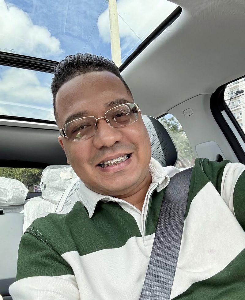Alex, 32