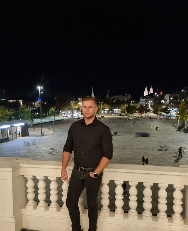 Damian, 32