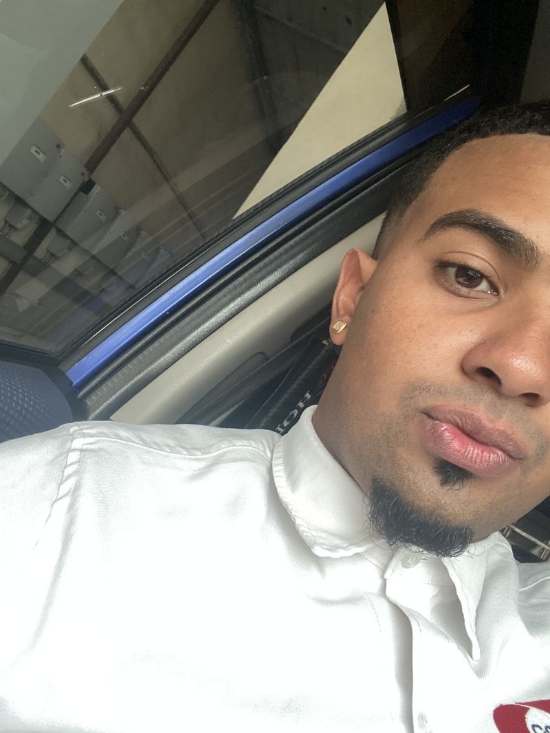 Yanuel, 25