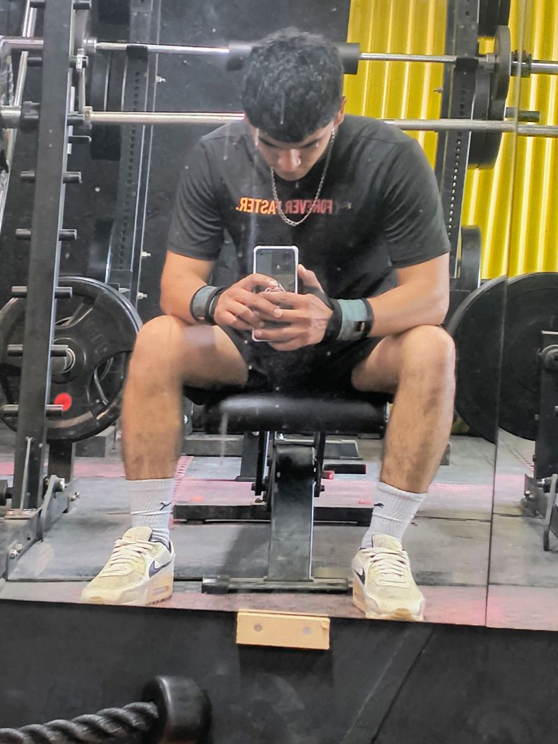 Nicolas, 22