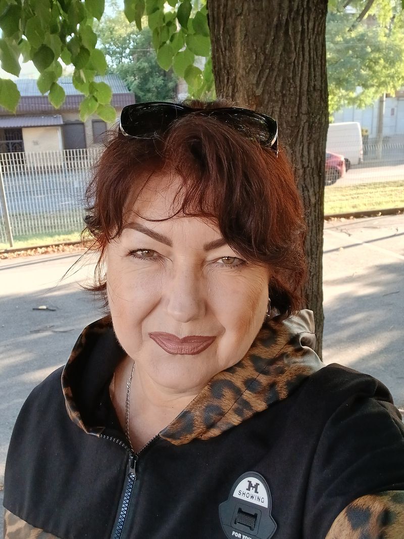 Олена, 60