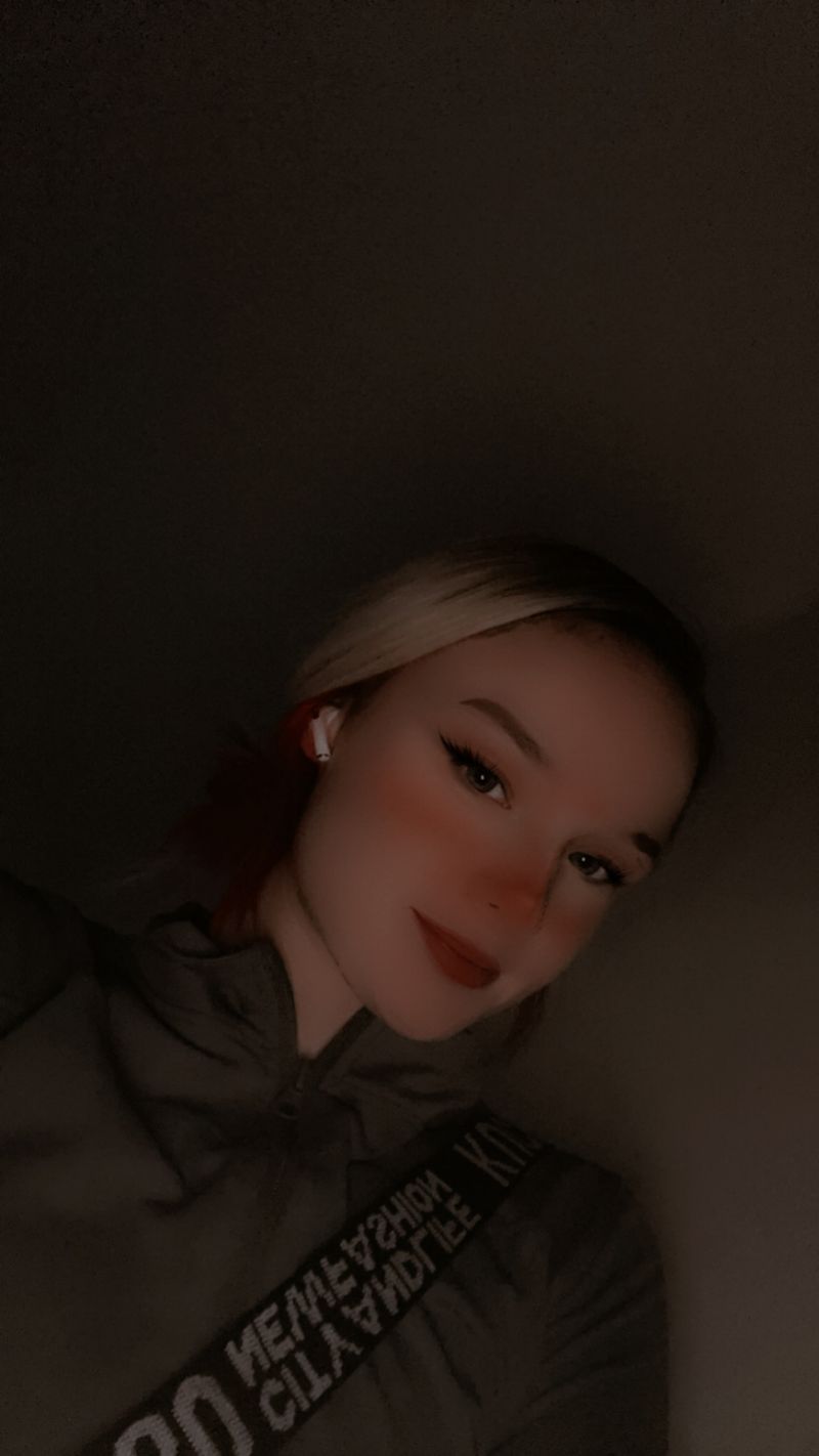 Angelina, 21