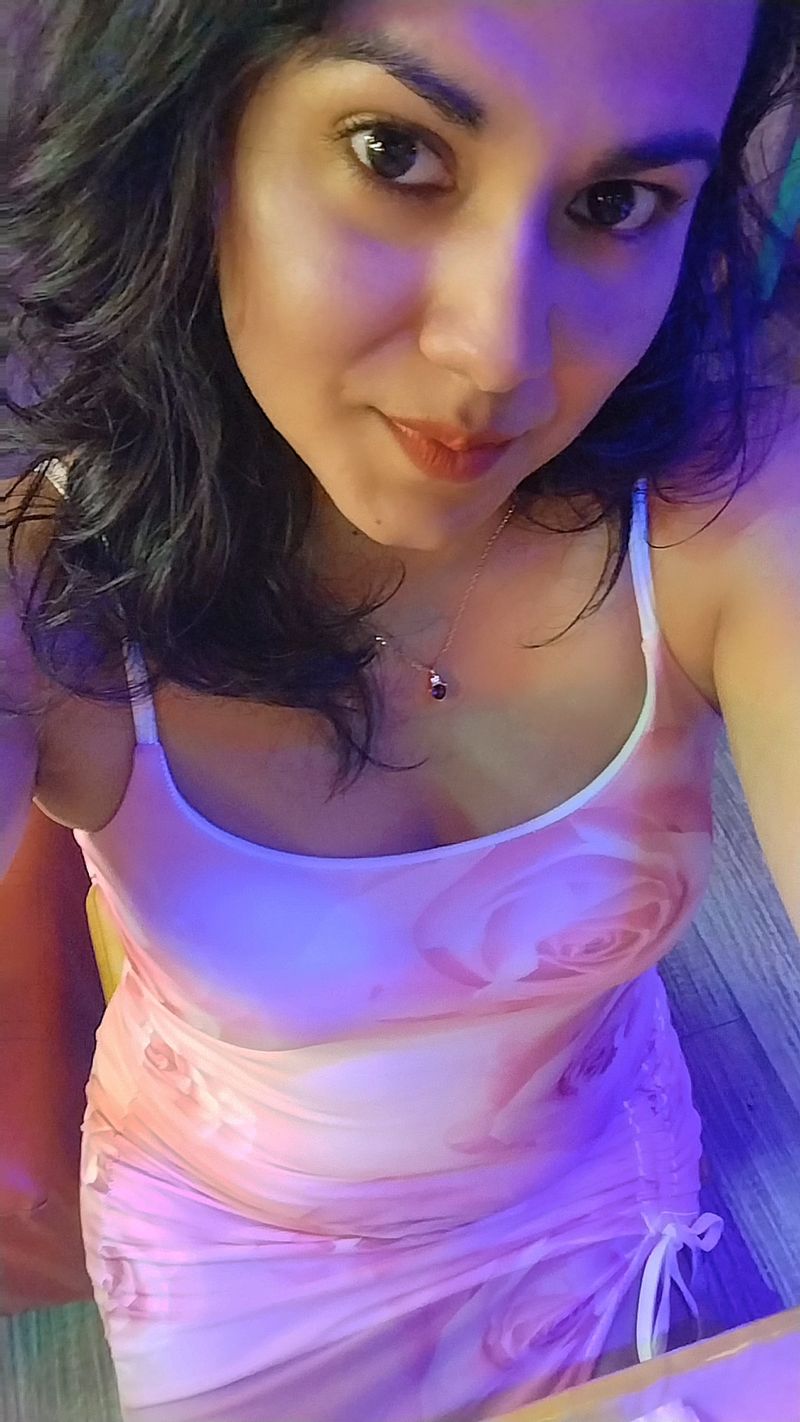 Bella, 29