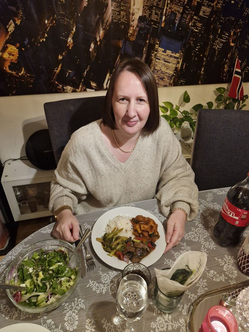 Sindy, 43
