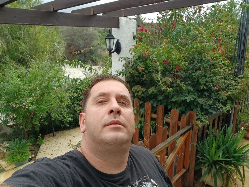 Aleksandar, 40