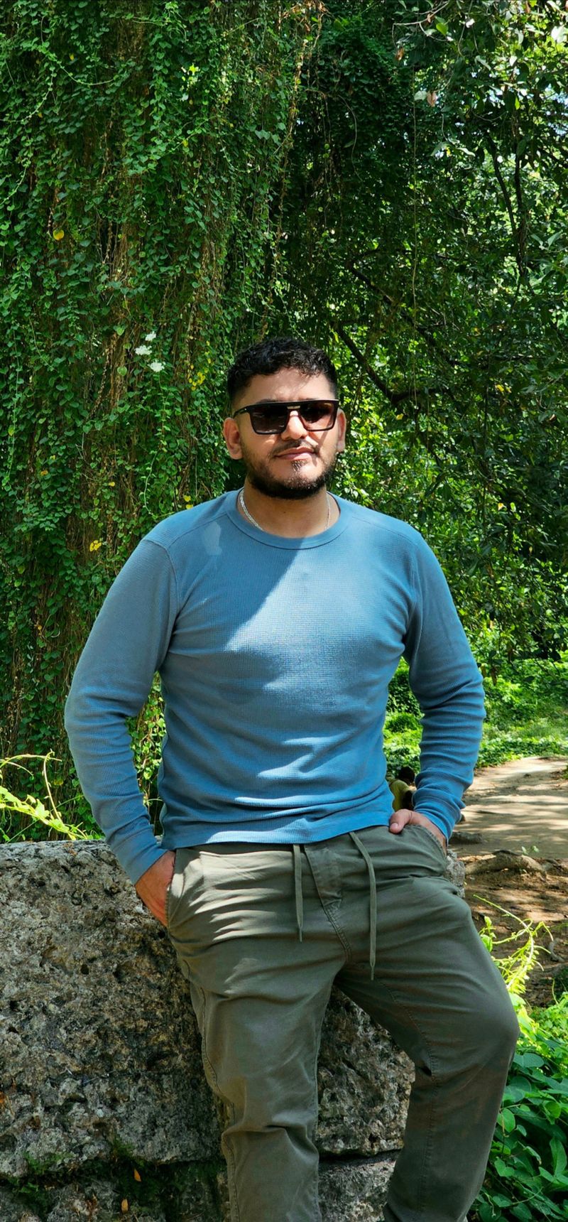 Javier, 33