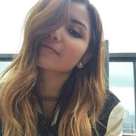 Rosa, 33