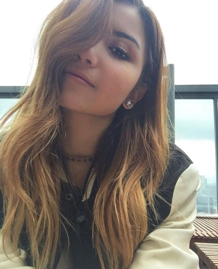 Rosa, 33