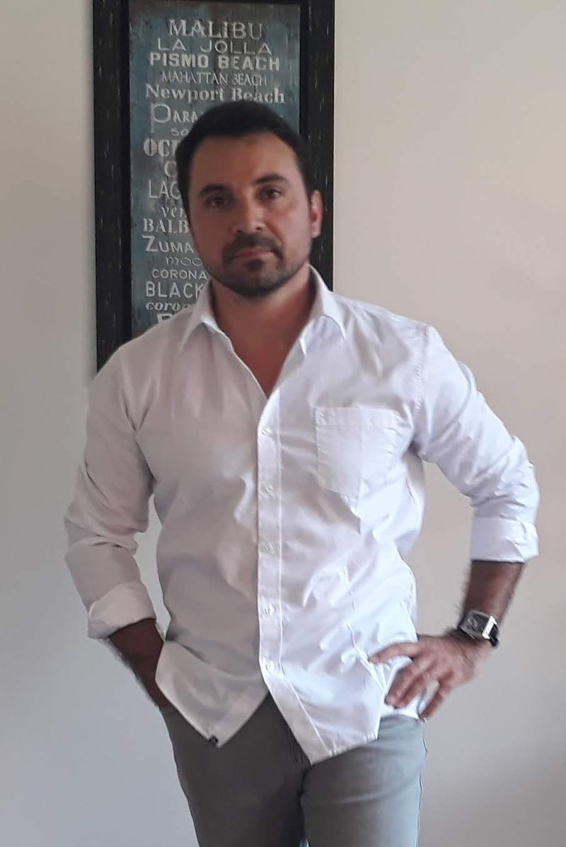Eduardo, 47