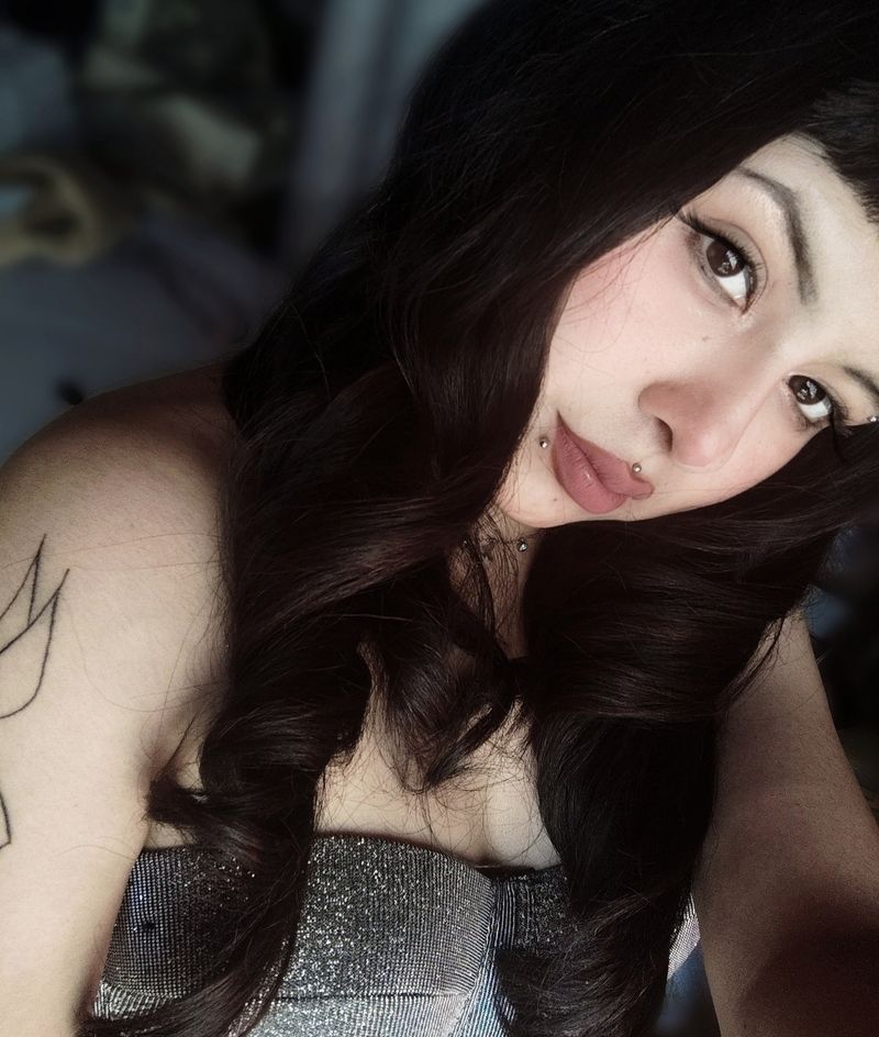 Nicole, 21
