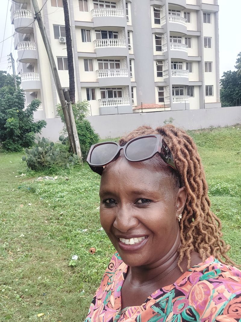 Hannah, 52