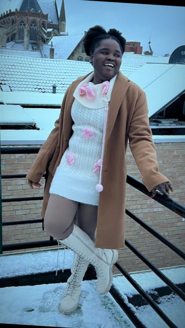 Farida, 26