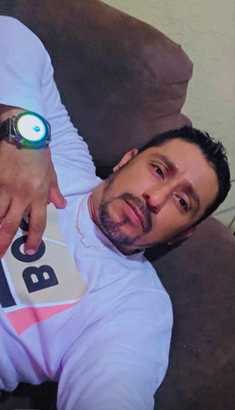 Manuel, 48