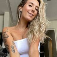 Manuela, 35