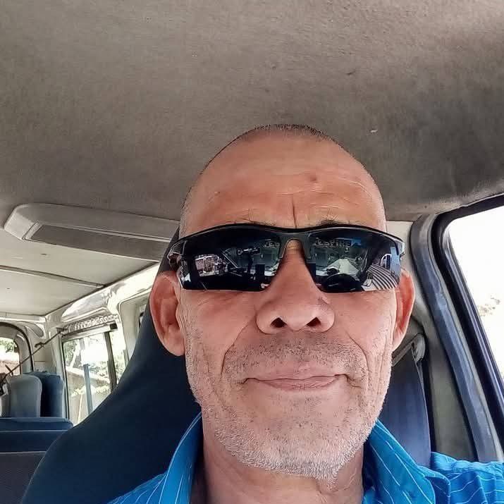 Carlos, 56