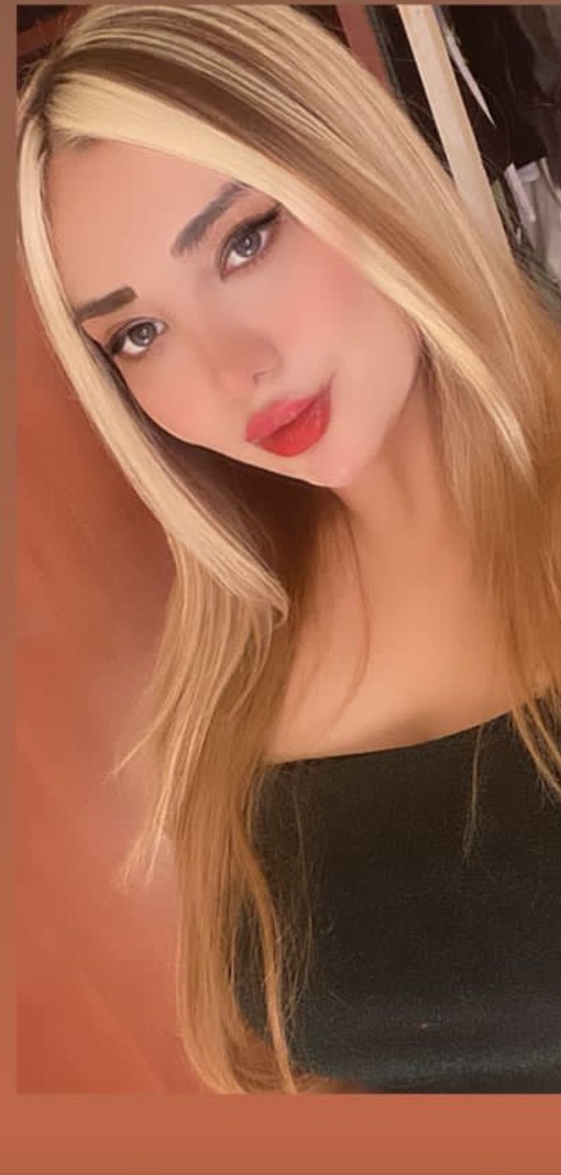Mina, 24