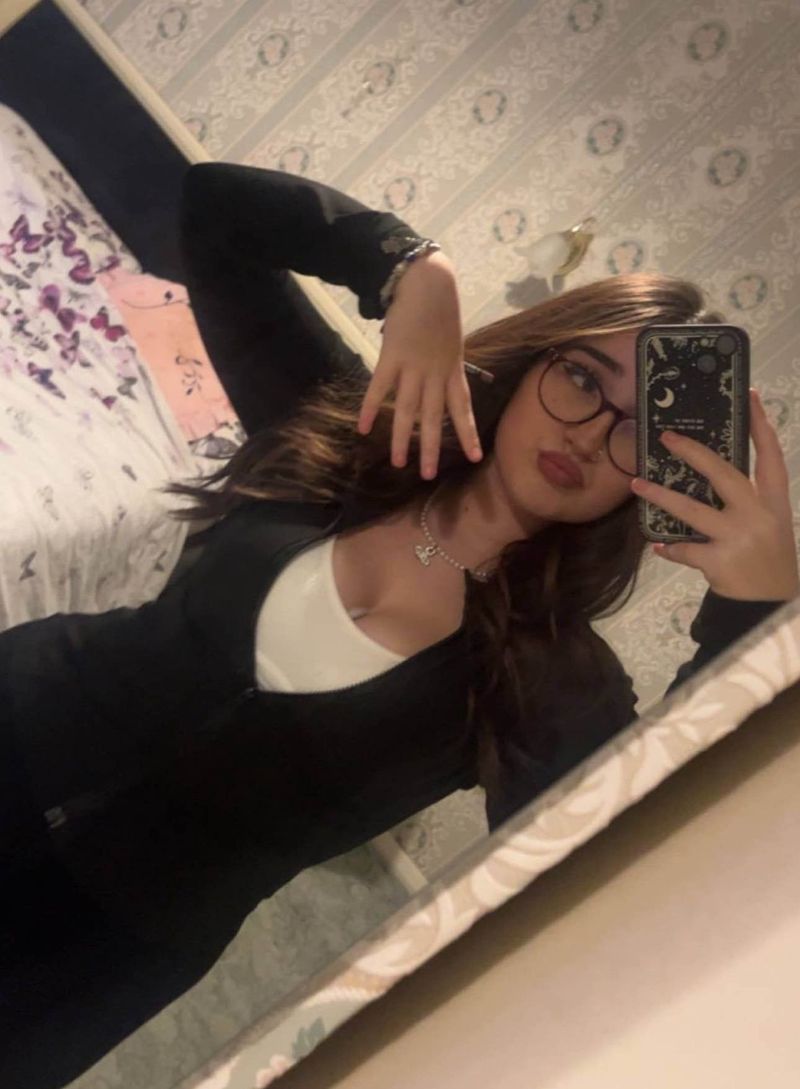 Mina, 20