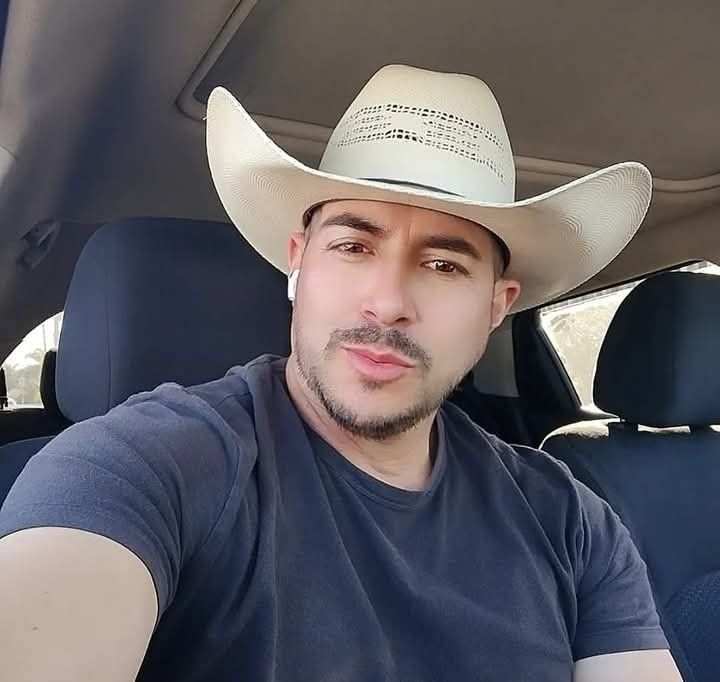 Jhon F, 46
