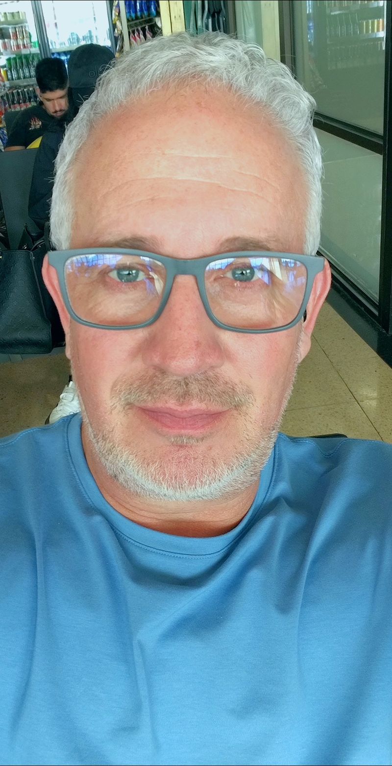 Martín, 57