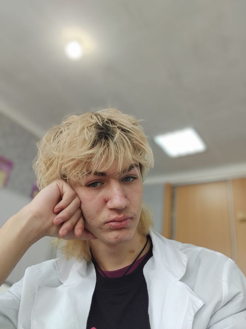 Максим, 18