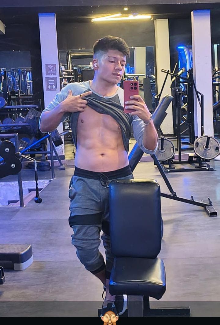 Daniel, 29