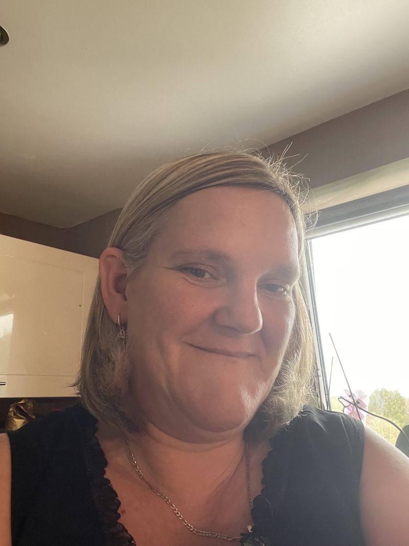 Martine, 44