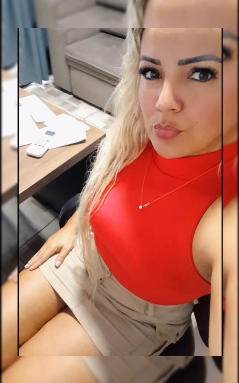 Erika, 40
