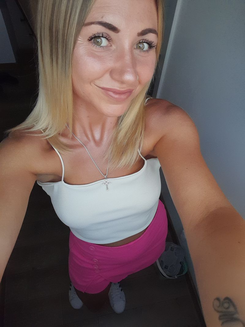Karolina, 31