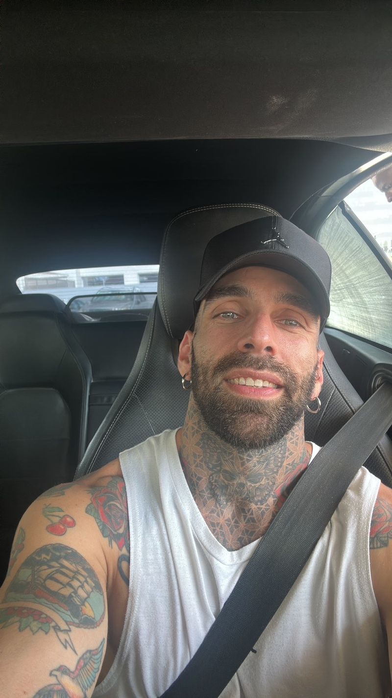 Niko, 35