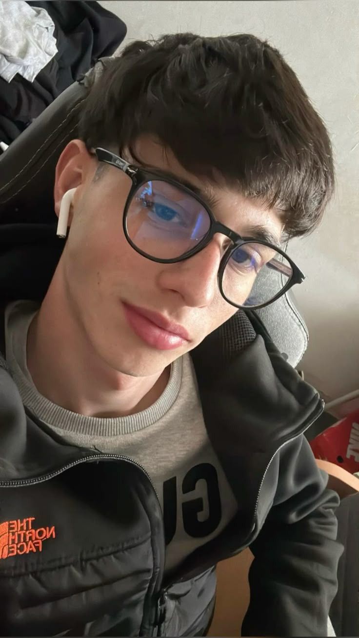 Breyner, 24