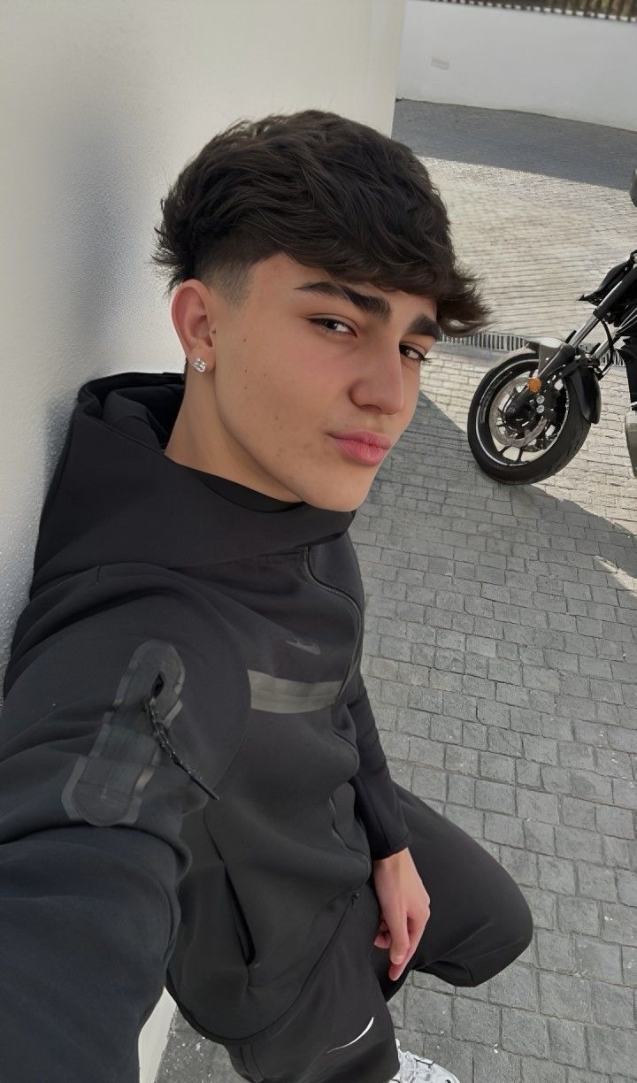 Dylanns, 25