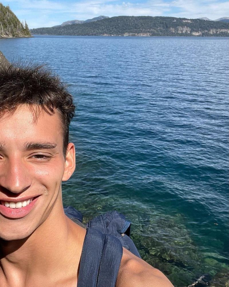 Jorge, 25