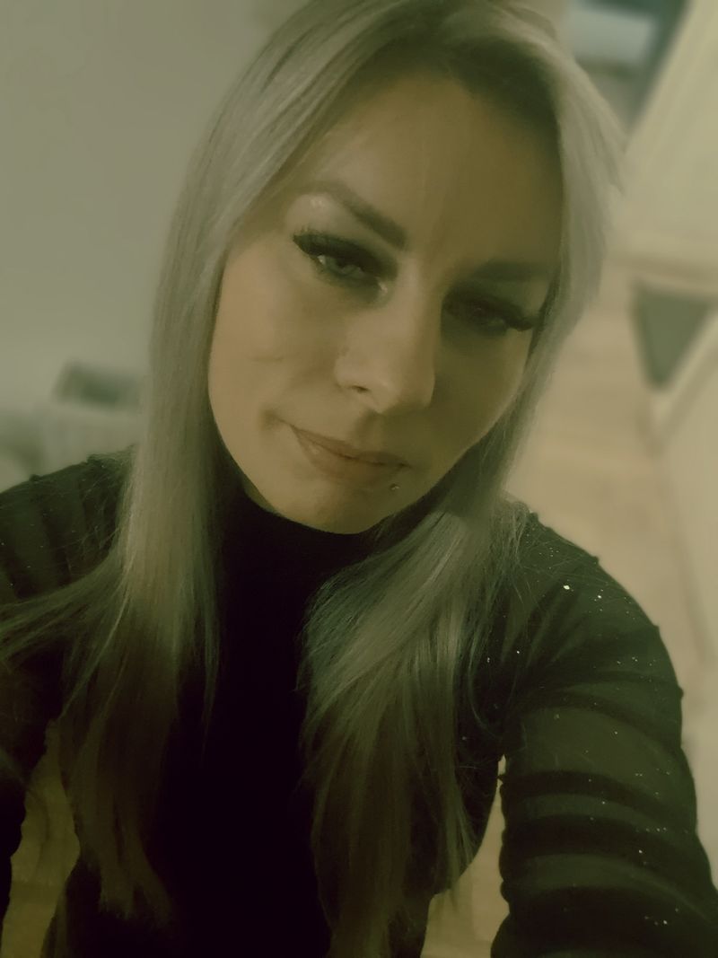 Monika, 36