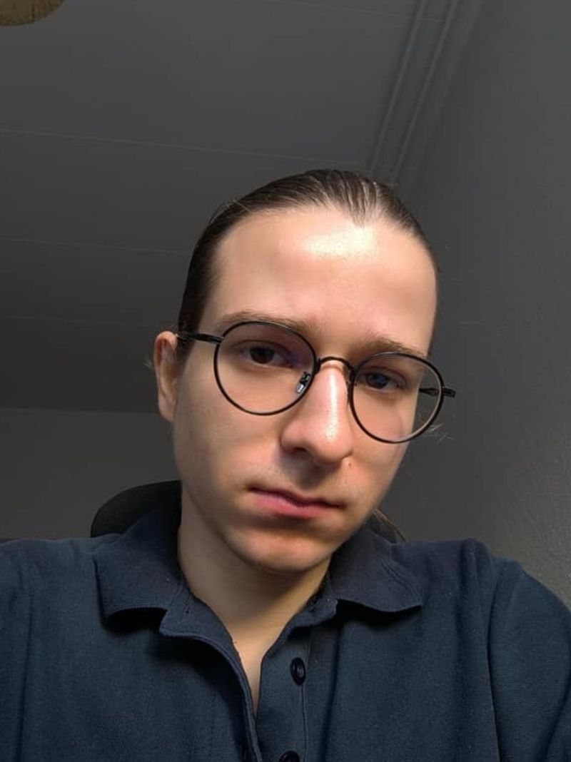 Daniel, 22