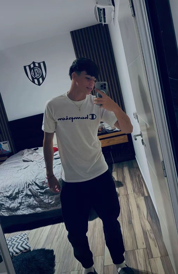 Manuel, 18