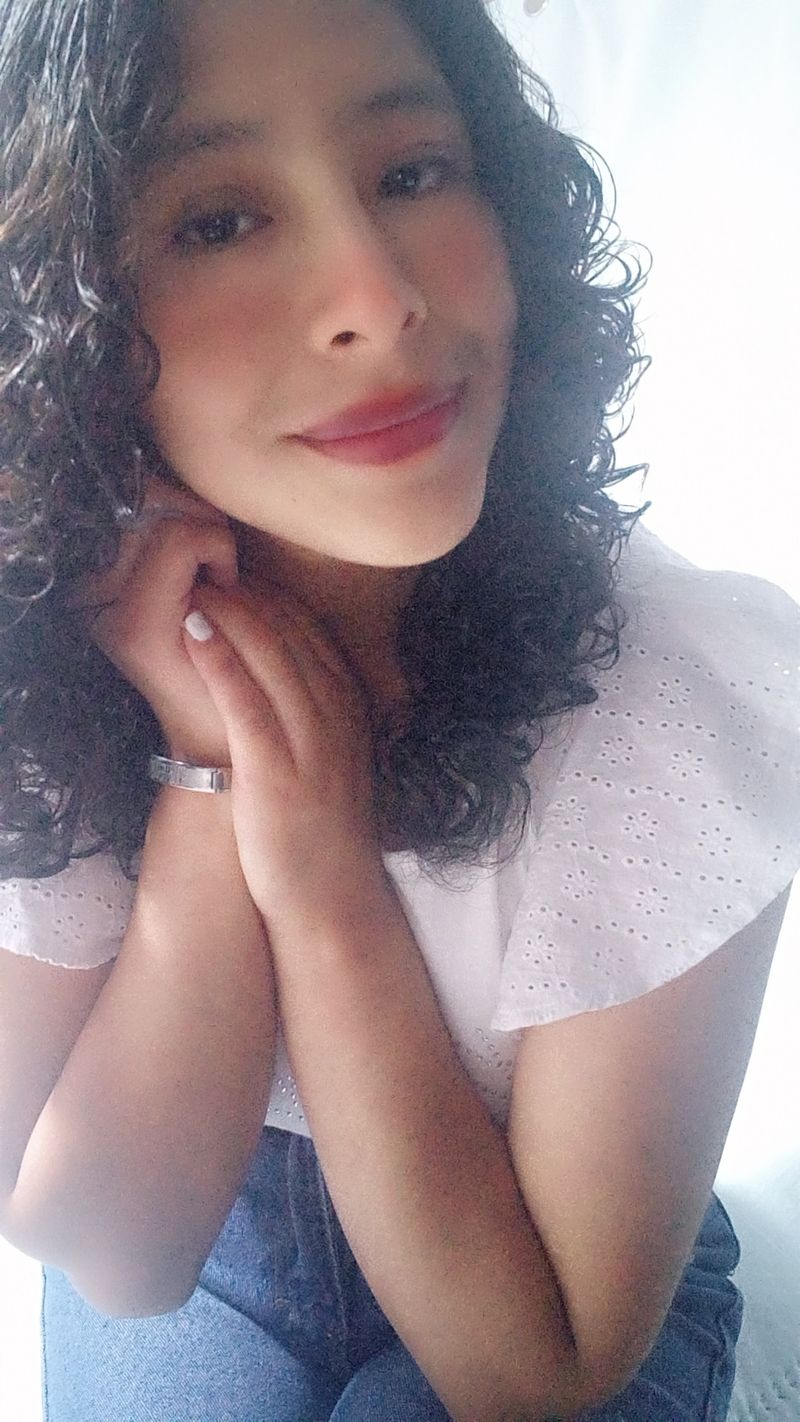 Dora Eliane, 23