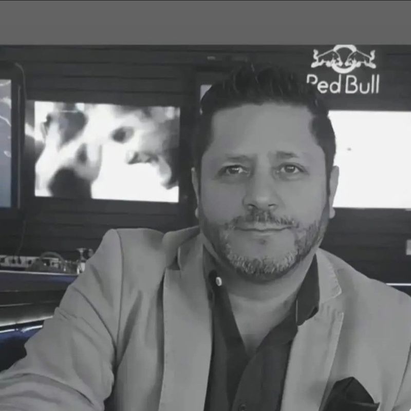 Jorge, 52